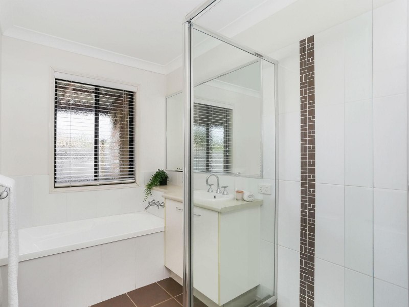 1 Griffin Crescent, Caloundra West QLD 4551