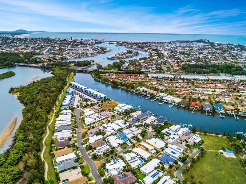 8 Panama Court, Kawana Island QLD 4575