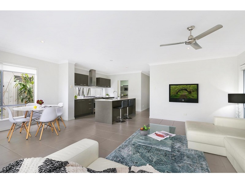 8 Panama Court, Kawana Island QLD 4575