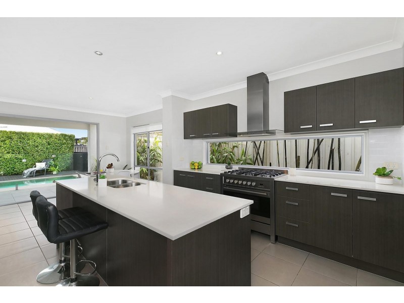 8 Panama Court, Kawana Island QLD 4575