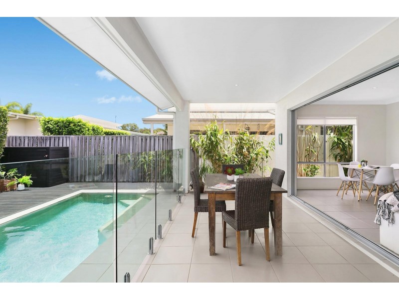 8 Panama Court, Kawana Island QLD 4575