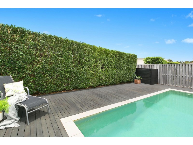 8 Panama Court, Kawana Island QLD 4575