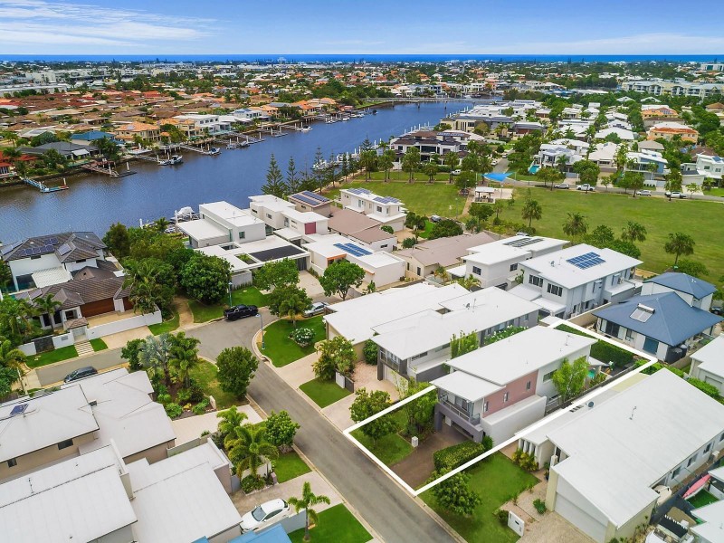 8 Panama Court, Kawana Island QLD 4575
