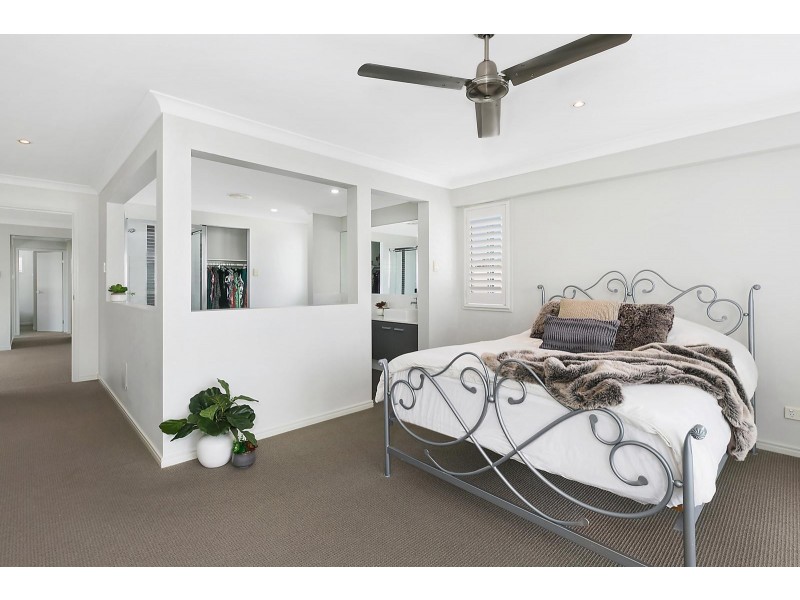 8 Panama Court, Kawana Island QLD 4575