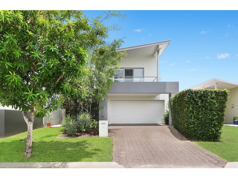 8 Panama Court, Kawana Island QLD 4575