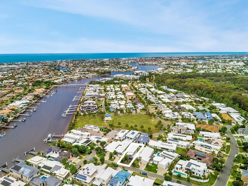 8 Panama Court, Kawana Island QLD 4575