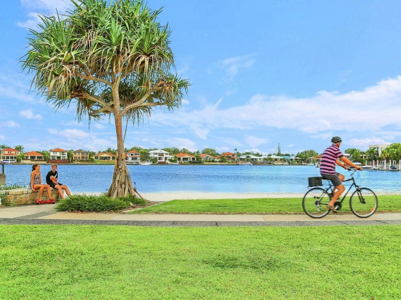 8 Panama Court, Kawana Island QLD 4575