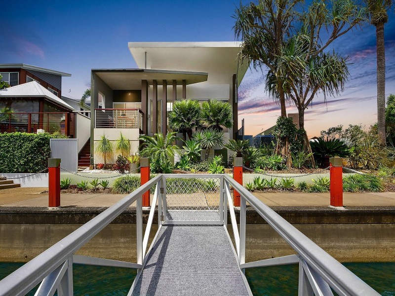 7 Santorini Court, Kawana Island QLD 4575