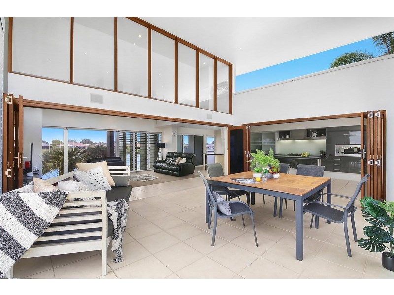 7 Santorini Court, Kawana Island QLD 4575