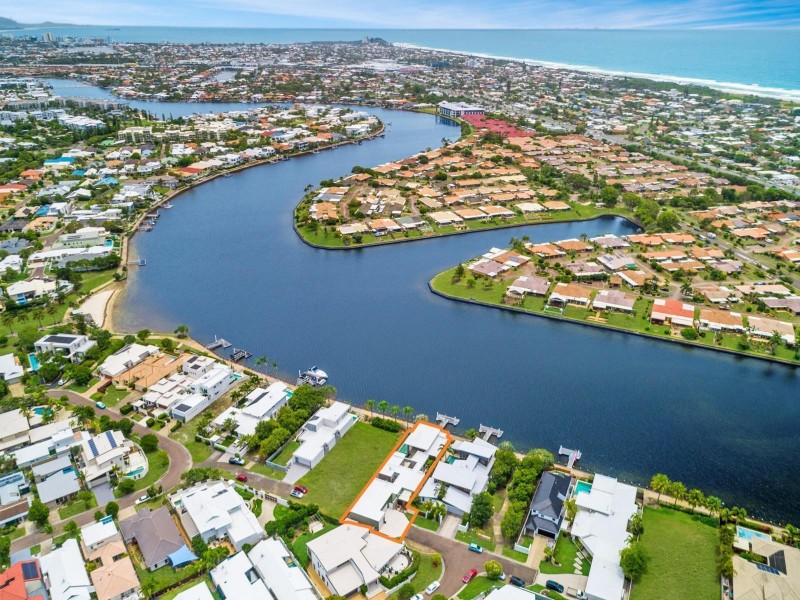 7 Santorini Court, Kawana Island QLD 4575