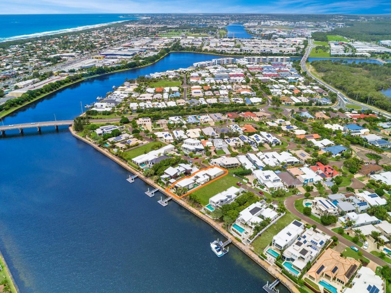 7 Santorini Court, Kawana Island QLD 4575