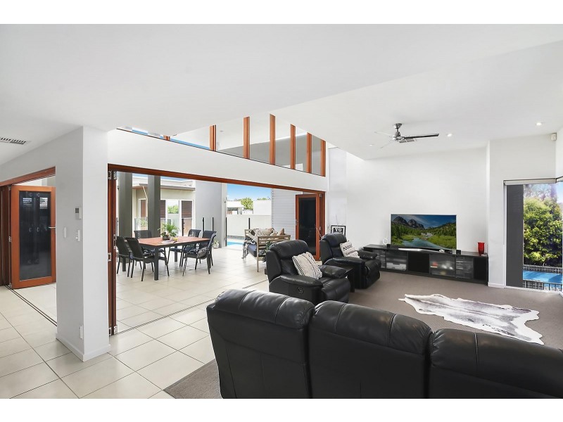 7 Santorini Court, Kawana Island QLD 4575