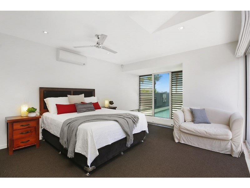 7 Santorini Court, Kawana Island QLD 4575