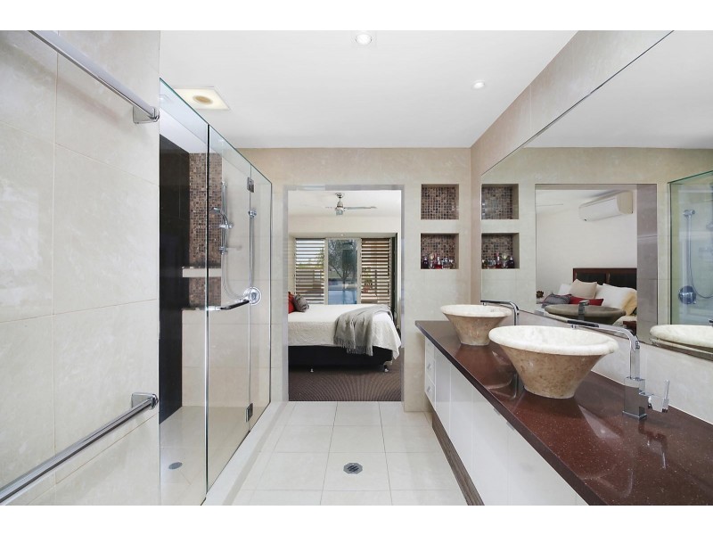 7 Santorini Court, Kawana Island QLD 4575