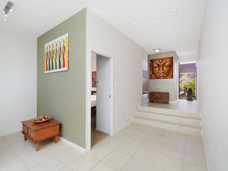 7 Santorini Court, Kawana Island QLD 4575