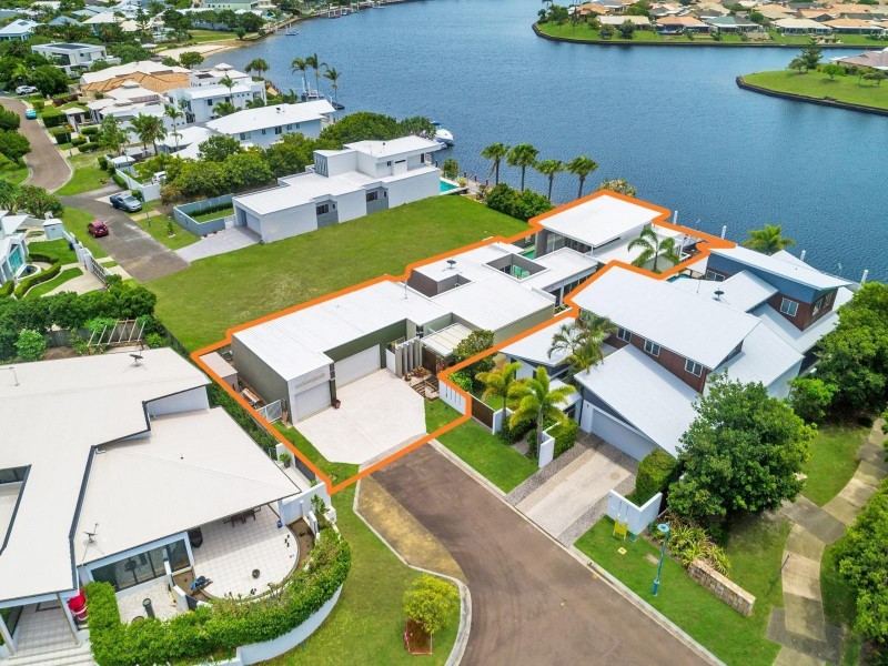 7 Santorini Court, Kawana Island QLD 4575