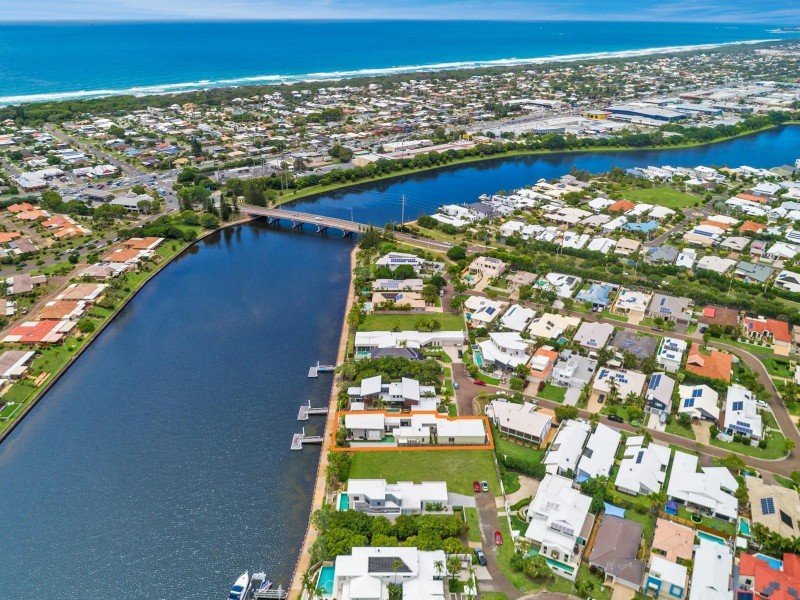 7 Santorini Court, Kawana Island QLD 4575