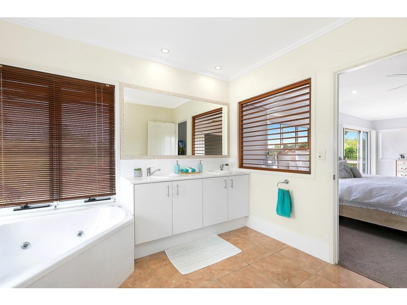17 Easter Street, Kawana Island QLD 4575