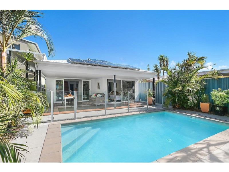 11 Bonaire Court, Kawana Island QLD 4575
