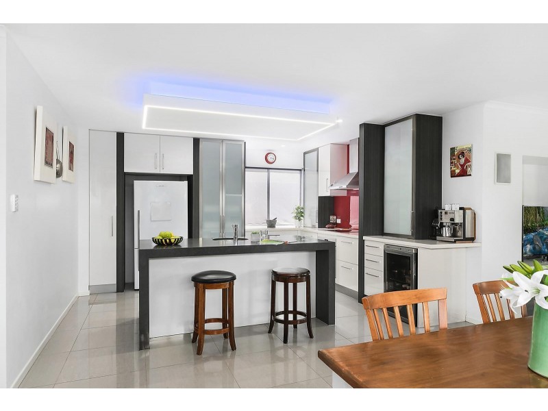 11 Bonaire Court, Kawana Island QLD 4575