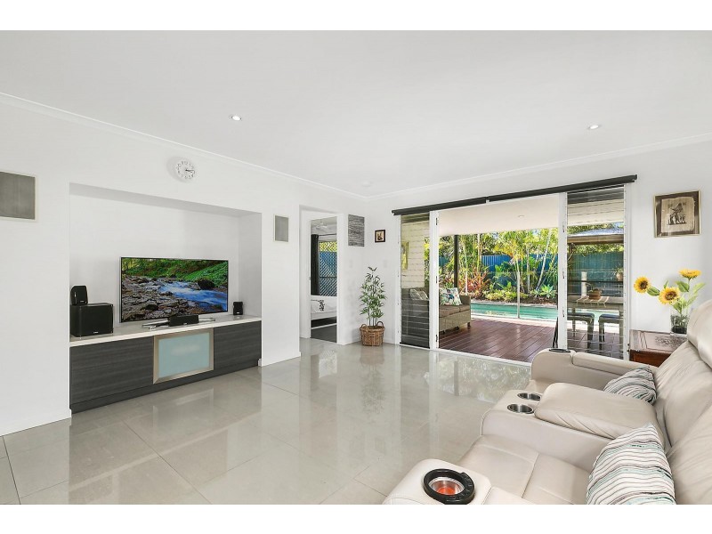 11 Bonaire Court, Kawana Island QLD 4575