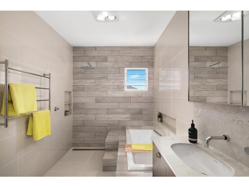 11 Bonaire Court, Kawana Island QLD 4575