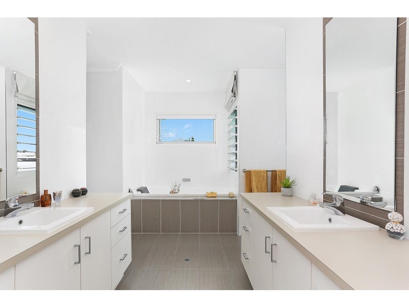 44 Bellanboe Circuit, Pelican Waters QLD 4551