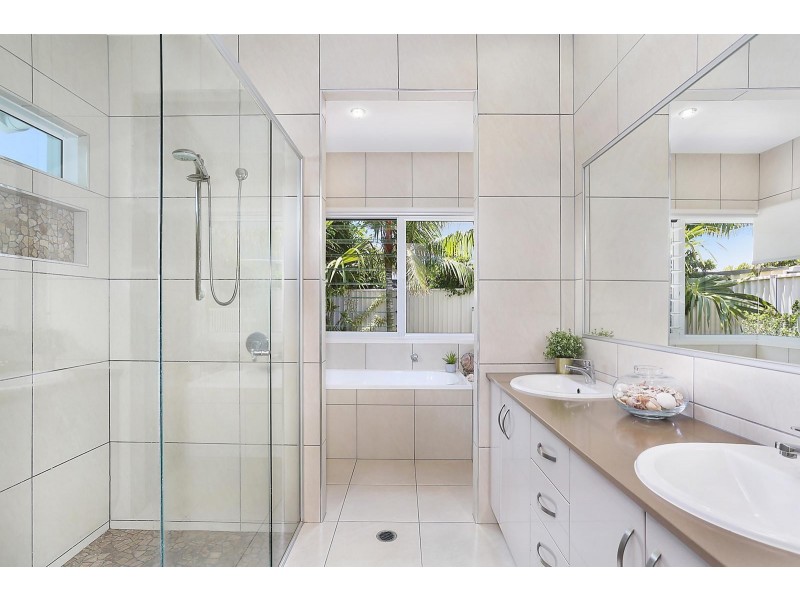 42 Wategos Circuit, Pelican Waters QLD 4551