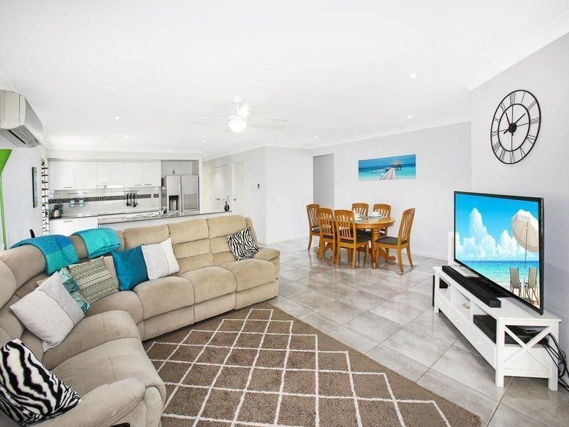 24 Sunrise Terrace, Little Mountain QLD 4551