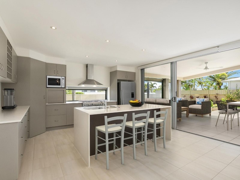 21 Sovereign Circuit, Pelican Waters QLD 4551