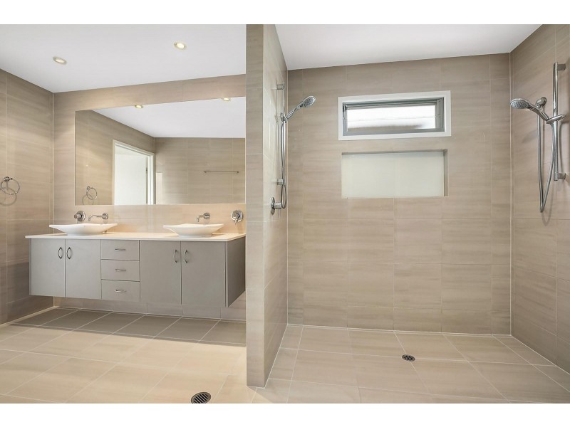 21 Sovereign Circuit, Pelican Waters QLD 4551