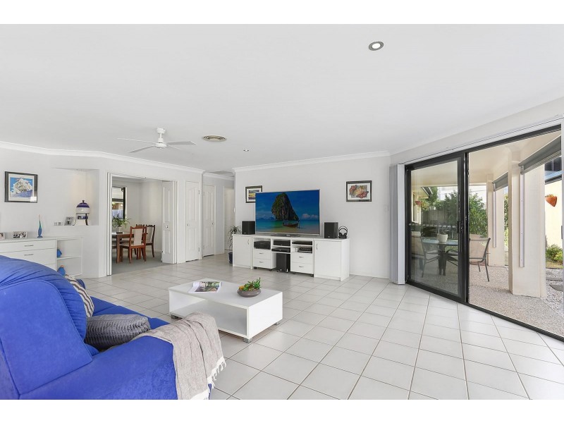 6 Mykonos Court, Kawana Island QLD 4575