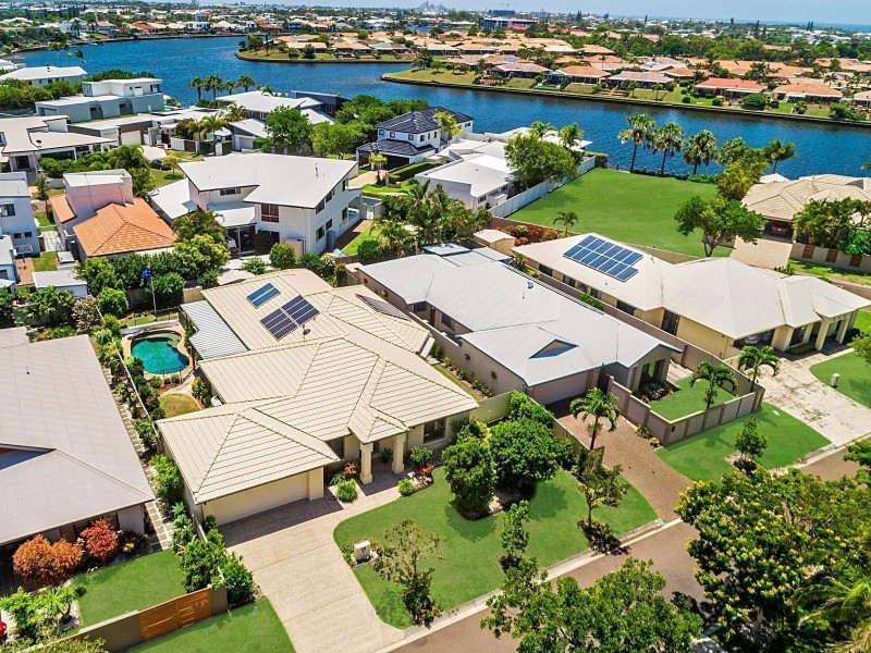 6 Mykonos Court, Kawana Island QLD 4575