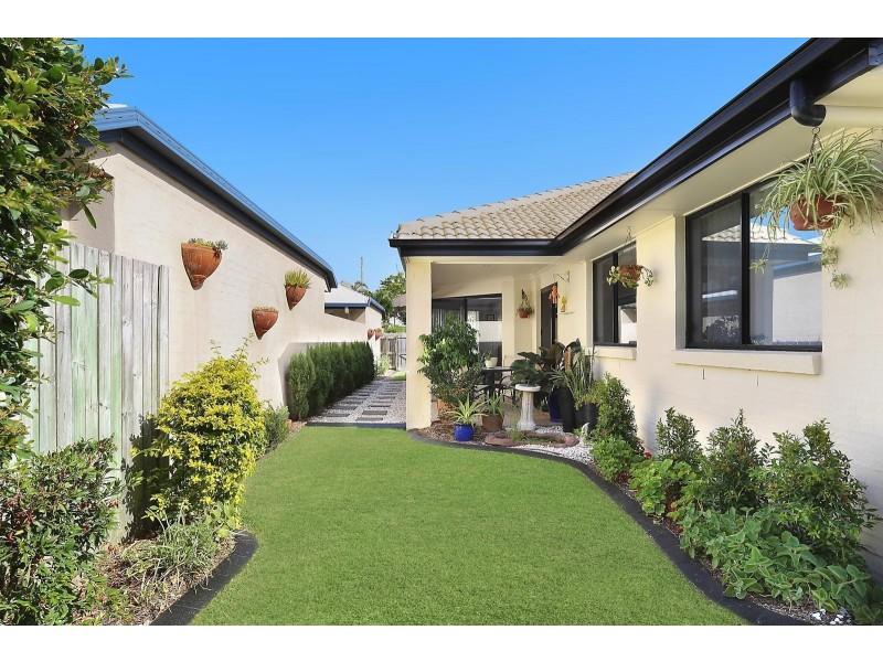 6 Mykonos Court, Kawana Island QLD 4575