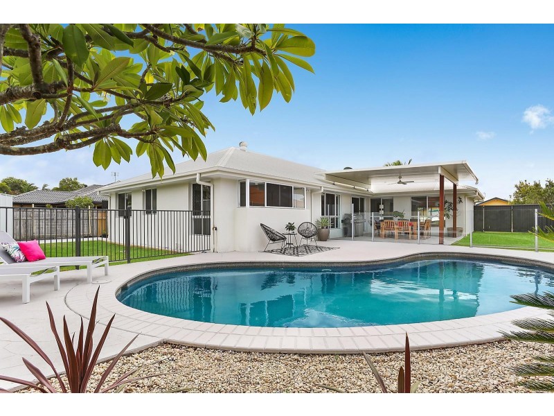 28 Lang Street, Pelican Waters QLD 4551