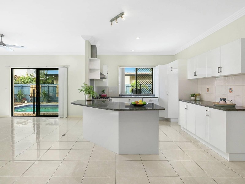 12 Sumatra Court, Kawana Island QLD 4575