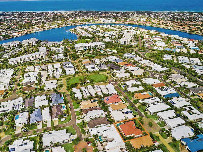 12 Sumatra Court, Kawana Island QLD 4575