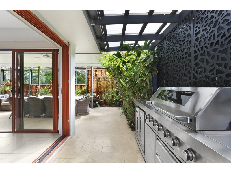 132 Grand Parade, Kawana Island QLD 4575