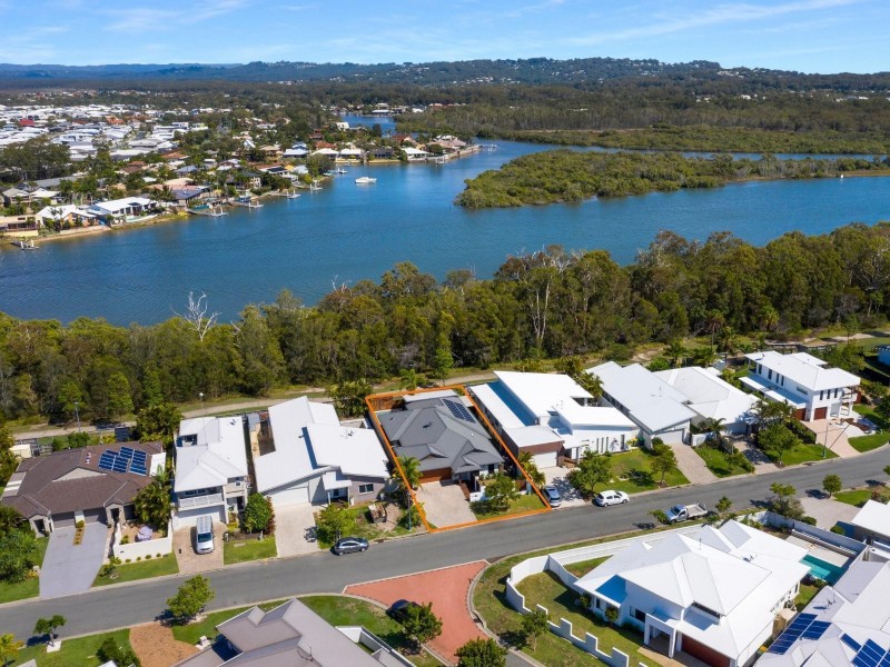 132 Grand Parade, Kawana Island QLD 4575