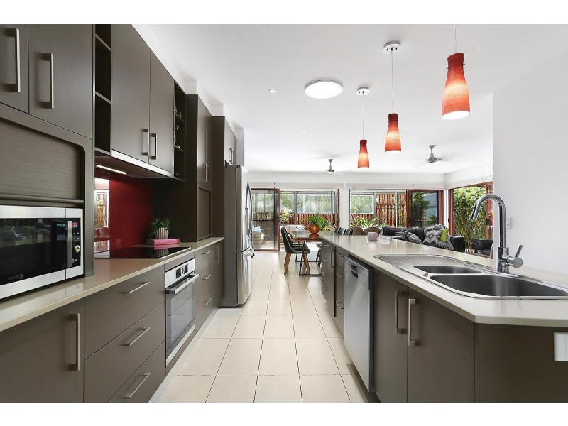 132 Grand Parade, Kawana Island QLD 4575