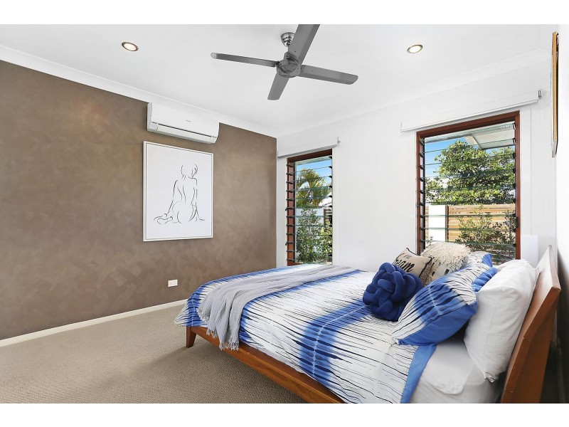 132 Grand Parade, Kawana Island QLD 4575