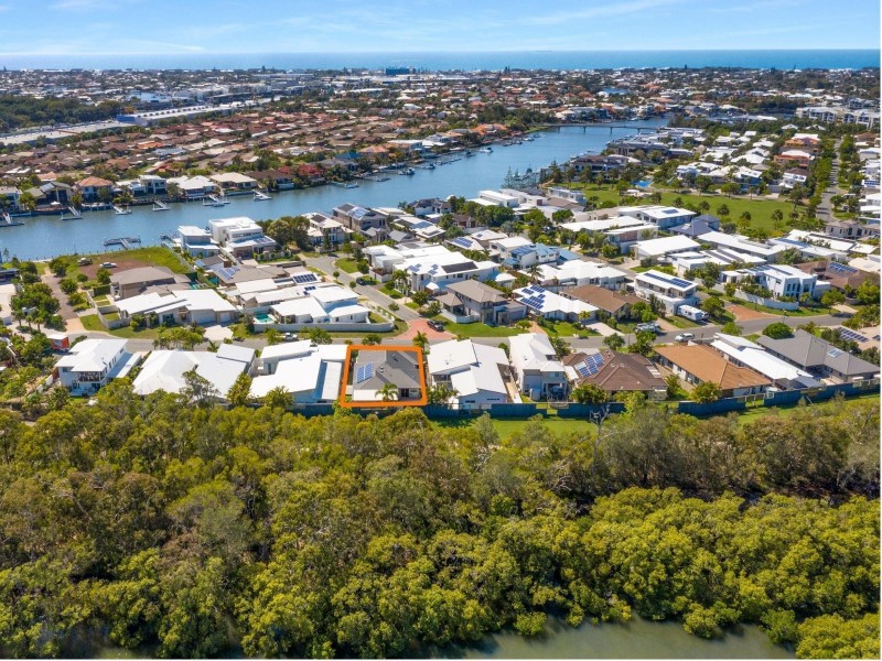 132 Grand Parade, Kawana Island QLD 4575