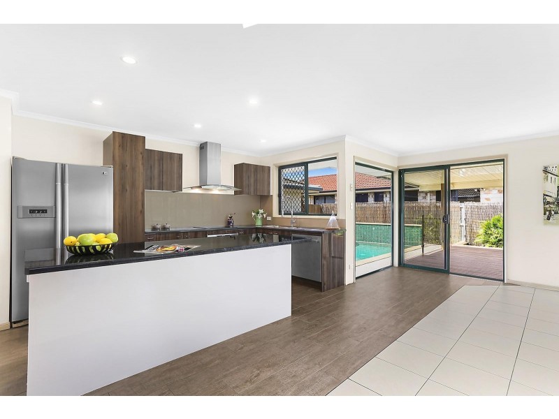 7 Water Side Place, Little Mountain QLD 4551