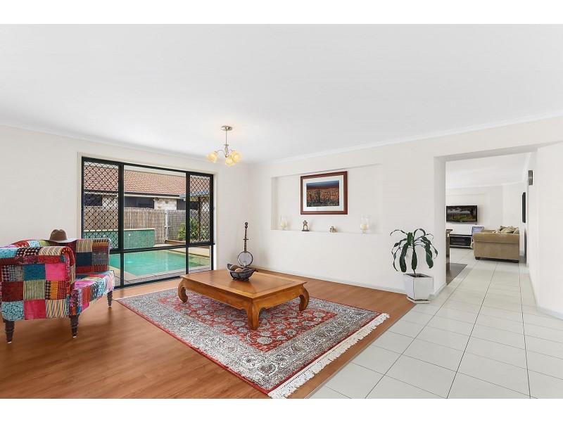 7 Water Side Place, Little Mountain QLD 4551
