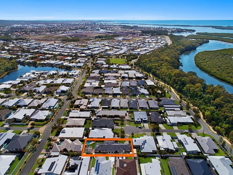 9 Leonie Court, Pelican Waters QLD 4551