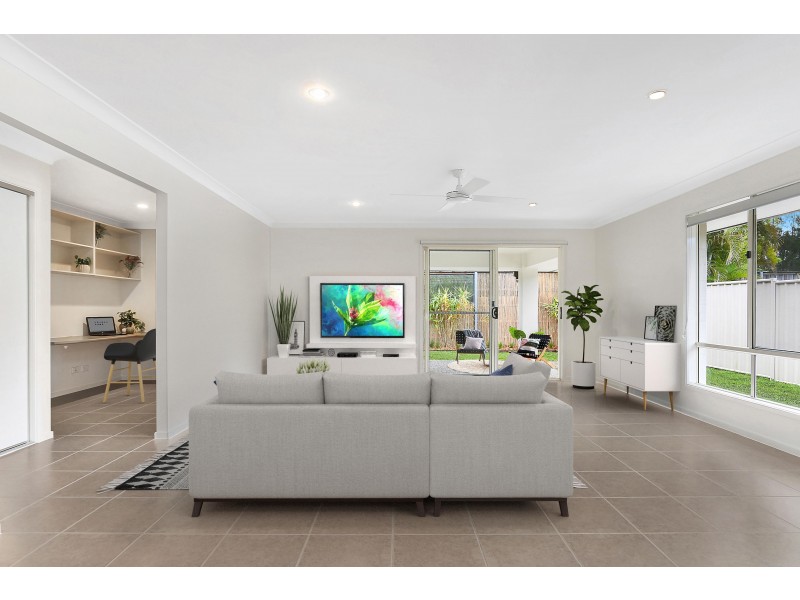 124 Grand Parade, Kawana Island QLD 4575