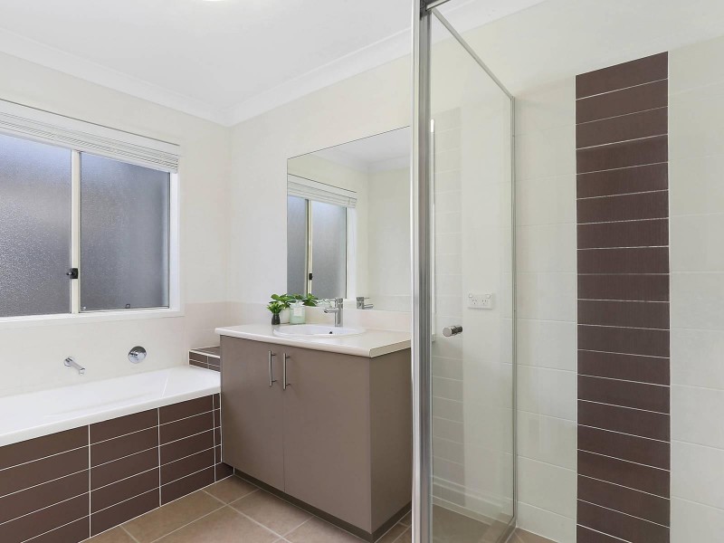 124 Grand Parade, Kawana Island QLD 4575