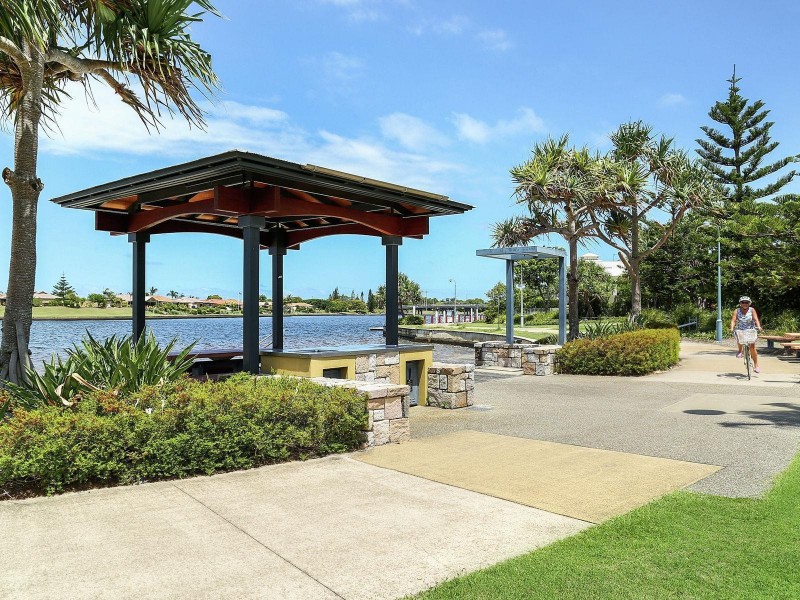 124 Grand Parade, Kawana Island QLD 4575