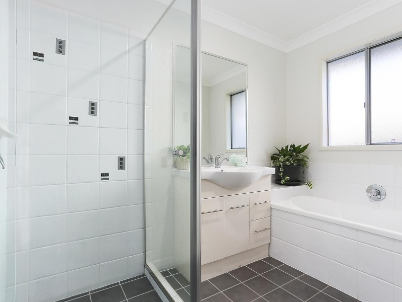 16 White Cedar Drive, Meridan Plains QLD 4551