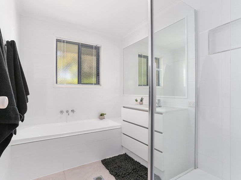 9 Lancewood Street, Little Mountain QLD 4551